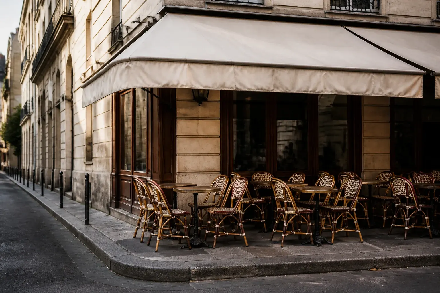 Illustration éditoriale : Terrasse d'un café historique à Saint-Germain-des-Prés