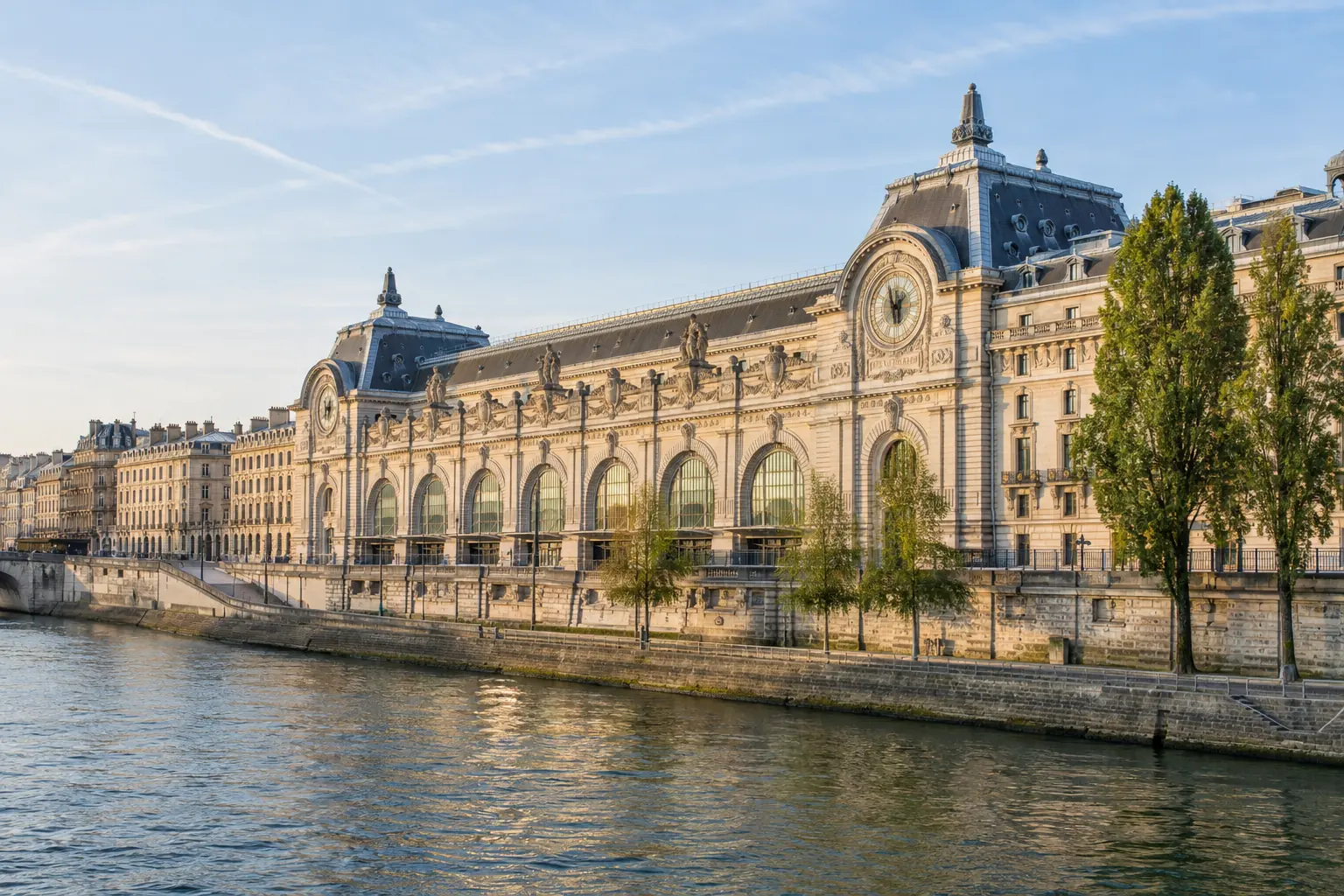 Illustration éditoriale : Façade de l’ancienne gare d’Orsay au bord de la Seine