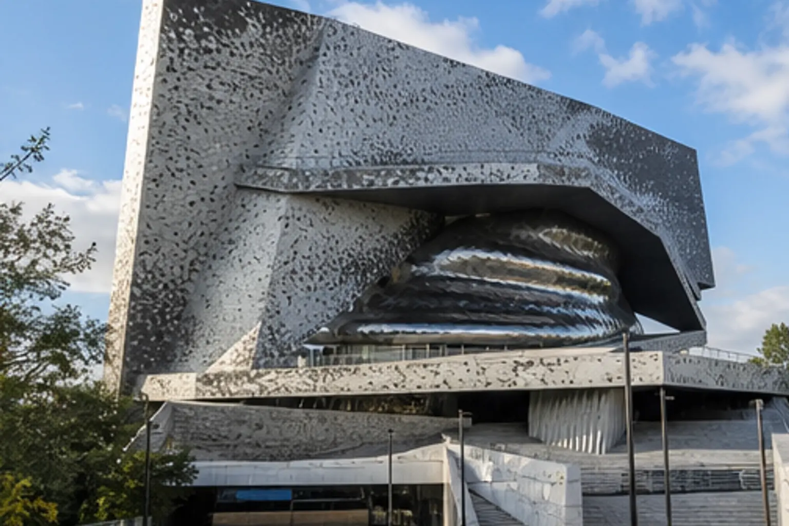 Illustration éditoriale : Façade métallique de la Philharmonie de Paris