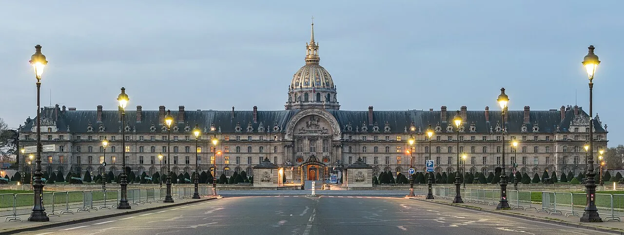 Façade nord de l’Hôtel des Invalides à Paris
